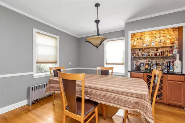 32 Jedwood PL, Valley Stream, NY 11581