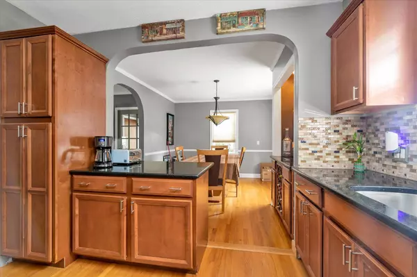 32 Jedwood PL, Valley Stream, NY 11581