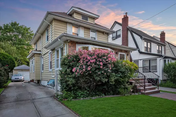 10022 Bellaire PL, Queens Village, NY 11429