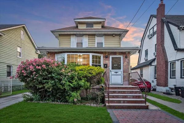 10022 Bellaire PL, Queens Village, NY 11429