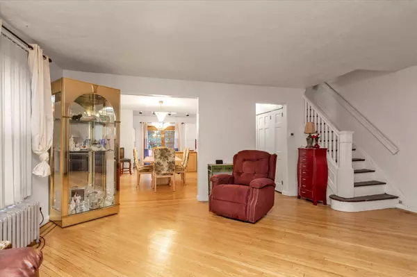 48 Carstairs RD, Valley Stream, NY 11581