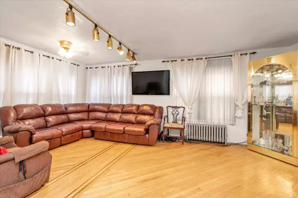 48 Carstairs RD, Valley Stream, NY 11581