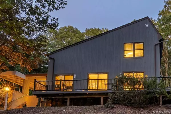 474 Old Bridge RD, Northport, NY 11768