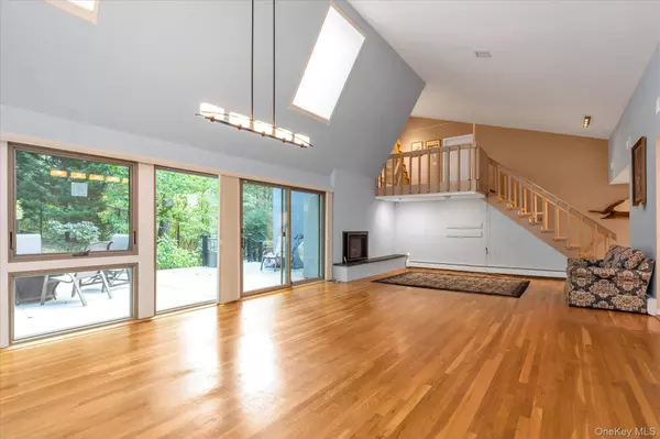 474 Old Bridge RD, Northport, NY 11768