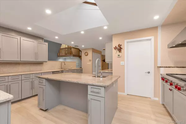 474 Old Bridge RD, Northport, NY 11768