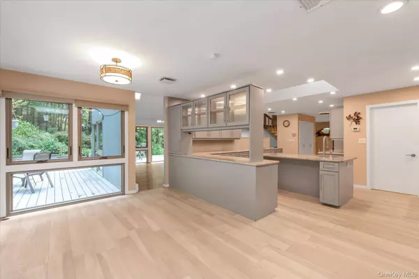 474 Old Bridge RD, Northport, NY 11768