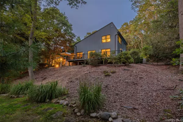 474 Old Bridge RD, Northport, NY 11768