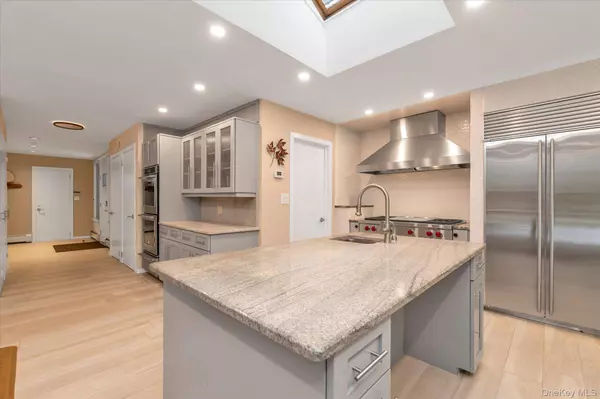 474 Old Bridge RD, Northport, NY 11768