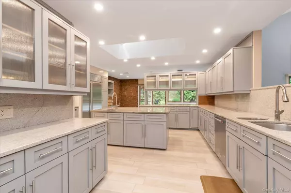 474 Old Bridge RD, Northport, NY 11768