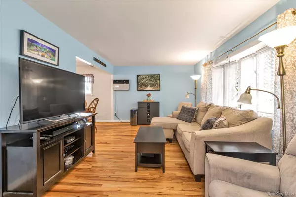 46 Forest AVE, Valley Stream, NY 11581