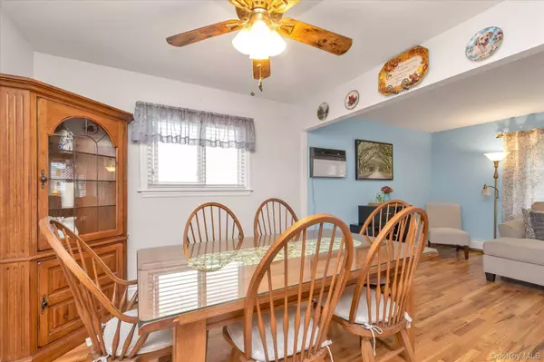 46 Forest AVE, Valley Stream, NY 11581