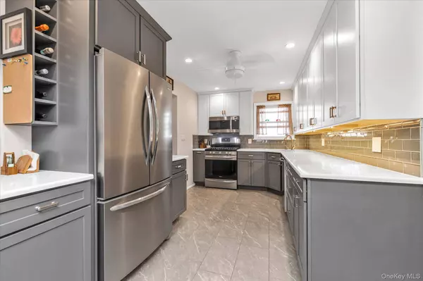 46 Forest AVE, Valley Stream, NY 11581