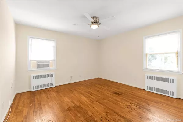 30 Gibson BLVD, Valley Stream, NY 11581