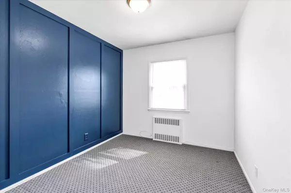 30 Gibson BLVD, Valley Stream, NY 11581