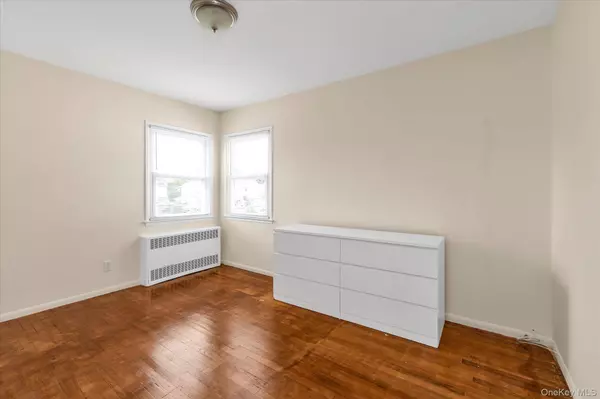 30 Gibson BLVD, Valley Stream, NY 11581