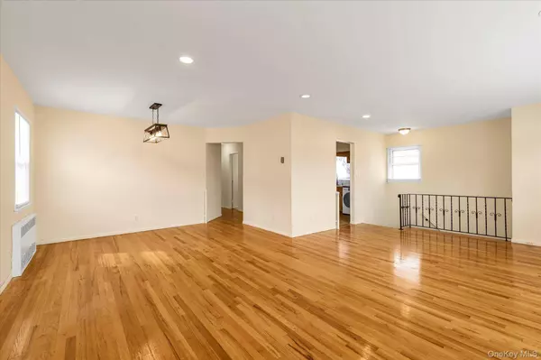 30 Gibson BLVD, Valley Stream, NY 11581