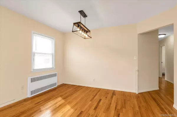 30 Gibson BLVD, Valley Stream, NY 11581