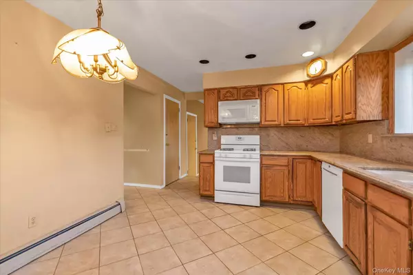 1827 Jefferson AVE, North Bellmore, NY 11710