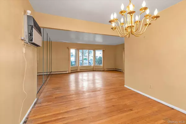 1827 Jefferson AVE, North Bellmore, NY 11710