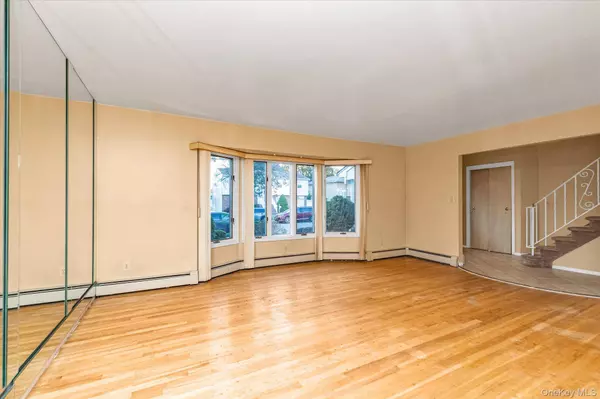 1827 Jefferson AVE, North Bellmore, NY 11710