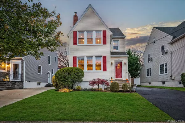 29 Orleans RD, Valley Stream, NY 11581