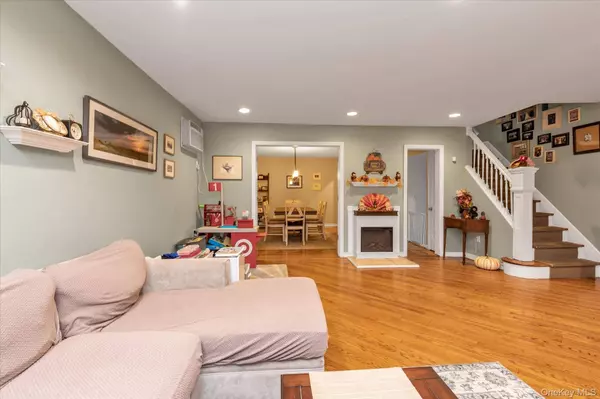 29 Orleans RD, Valley Stream, NY 11581