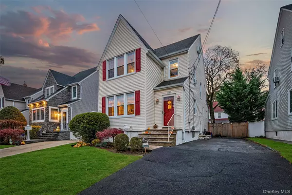 29 Orleans RD, Valley Stream, NY 11581