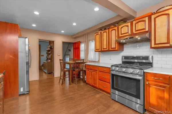 35 S Franklin AVE, Valley Stream, NY 11580