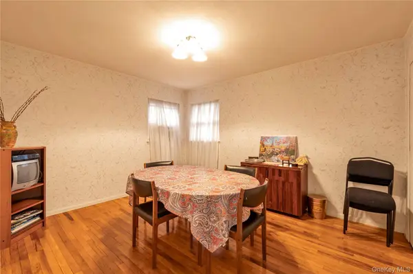 133 Judith LN, Valley Stream, NY 11580