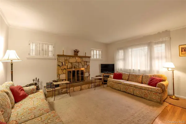 133 Judith LN, Valley Stream, NY 11580