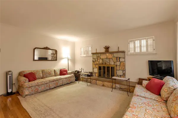 133 Judith LN, Valley Stream, NY 11580