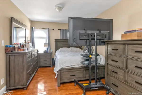 38 5th ST, Valley Stream, NY 11581