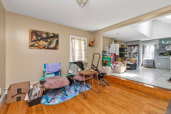 38 5th ST, Valley Stream, NY 11581