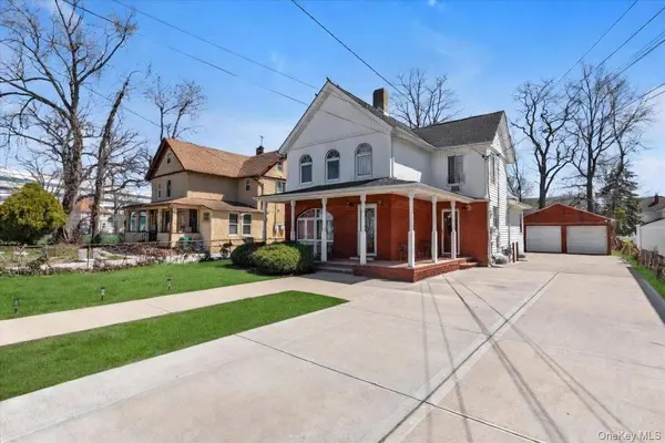 38 5th ST, Valley Stream, NY 11581