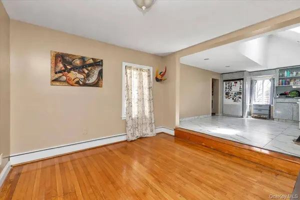38 5th ST, Valley Stream, NY 11581