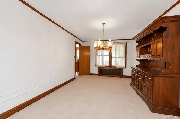 67 Dartmouth ST, Valley Stream, NY 11581