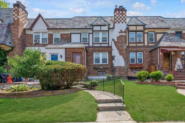 67 Dartmouth ST, Valley Stream, NY 11581