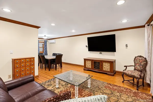 3806 Illona LN, Oceanside, NY 11572