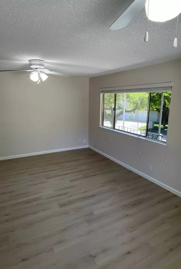 5055 Rhode Island DR #4, Sacramento, CA 95841