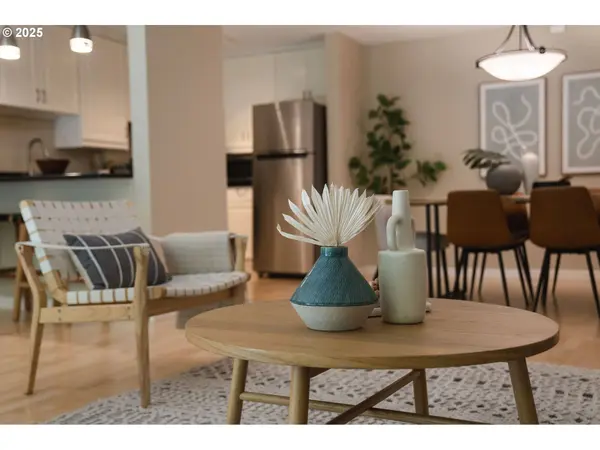 2393 SW PARK PL #106, Portland, OR 97205