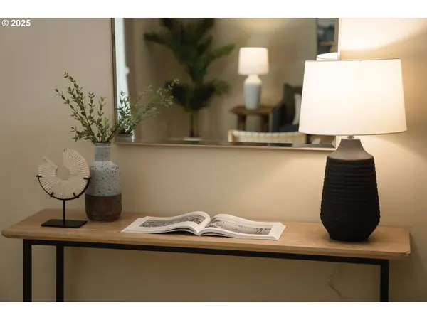 2393 SW PARK PL #106, Portland, OR 97205