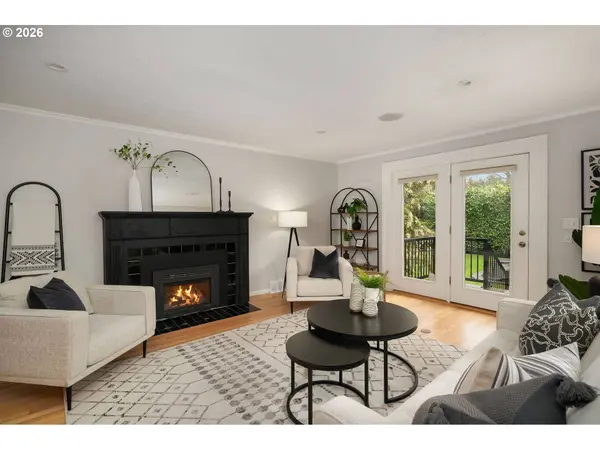 8675 SW FAIRWAY DR, Portland, OR 97225