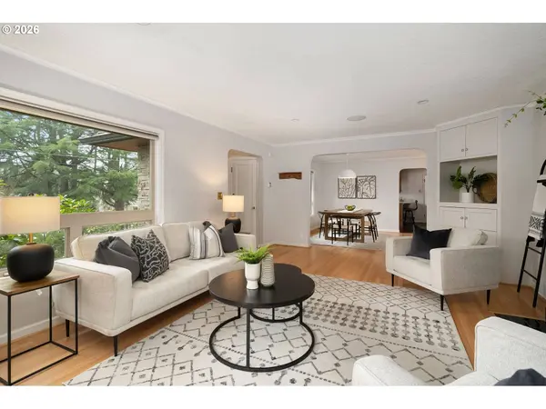 8675 SW FAIRWAY DR, Portland, OR 97225