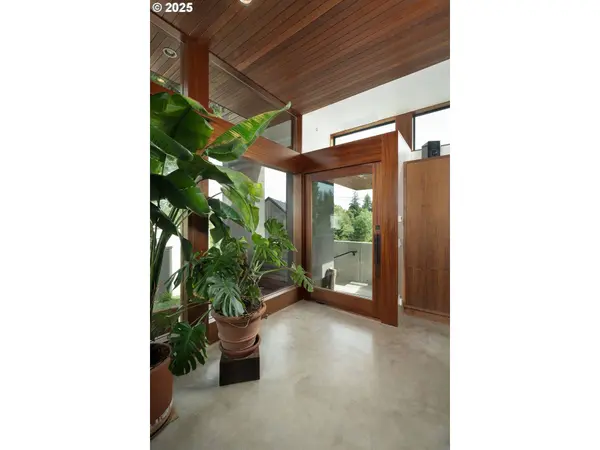 3961 SE BERKELEY WAY, Portland, OR 97202