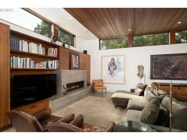 3961 SE BERKELEY WAY, Portland, OR 97202