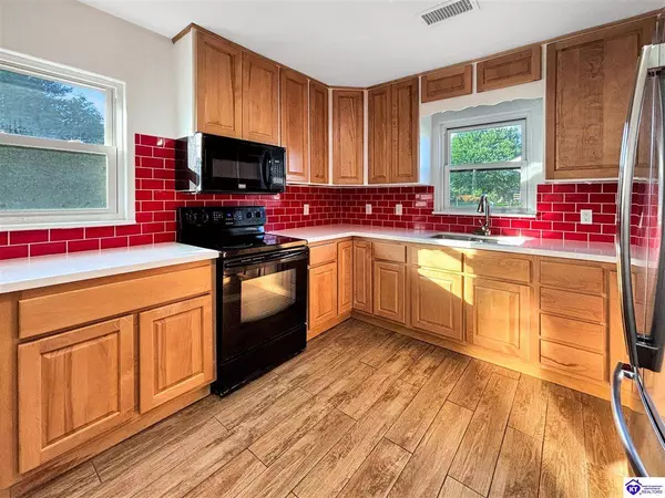 1041 W Crocus Drive, Radcliff, KY 40160