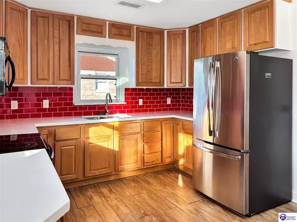 1041 W Crocus Drive, Radcliff, KY 40160