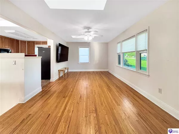 1041 W Crocus Drive, Radcliff, KY 40160