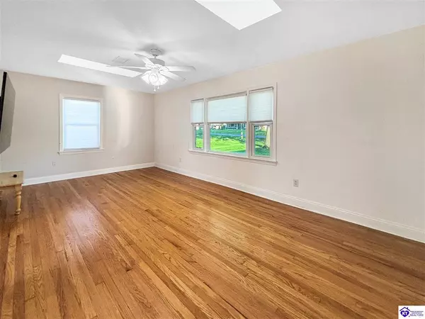 1041 W Crocus Drive, Radcliff, KY 40160