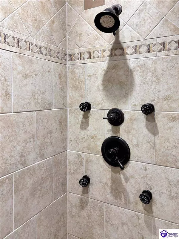 2406 Bradley Ave, Louisville, KY 40217